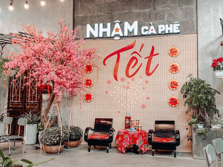 10+ cách trang trí Tết cho quán trà sữa đẹp xinh lung linh